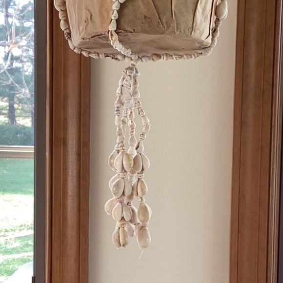 Vintage handcrafted seashell and cowrie shell 38” plant hanger - Picture 4 of 6